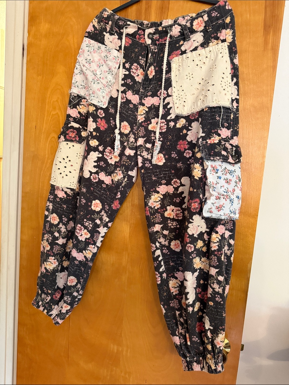 POL Floral Patchwork Jogger Pants Pink on Black Sz M EUC